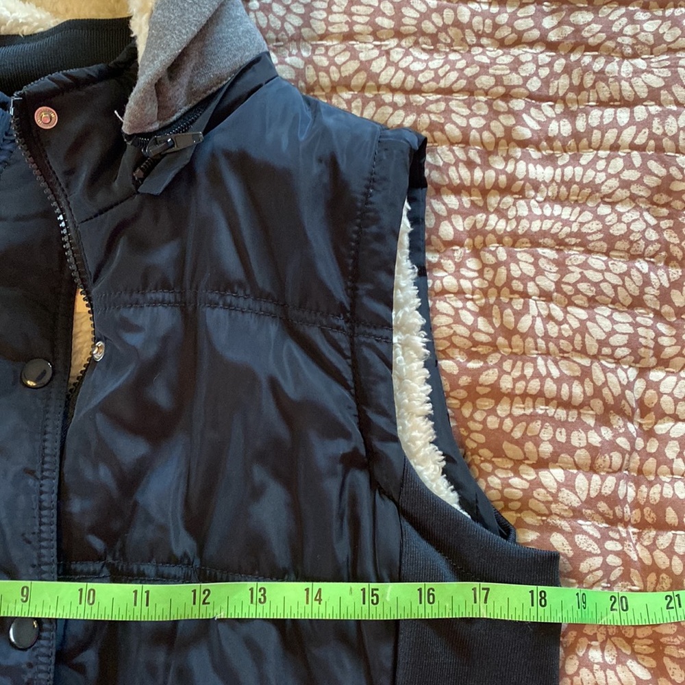 Sherpa lined Vest - Picture 11 of 12
